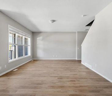 Heartland Townhomes — Two master bedrooms with on suite washroom and walk in closet! - Photo 2