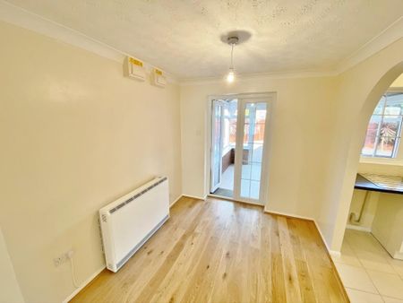 3 bedroom semi-detached house to rent - Photo 2