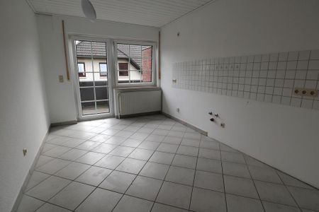 Gemütliche Dachgeschosswohnung mit Balkon in Westerstede-Ocholt! - Photo 3