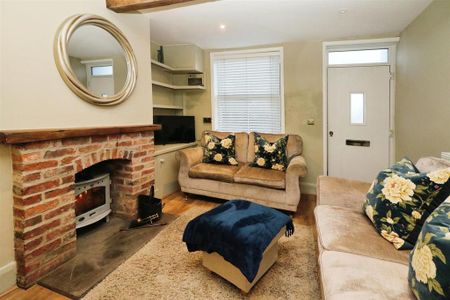 2 bedroom cottage to rent - Photo 2