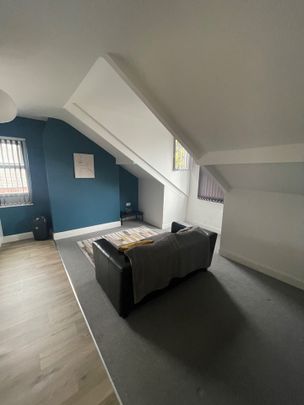 Studio Flat, Conference Road, LS12 - Photo 1