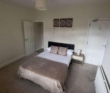 4 bedroom house of multiple occupation to rent - Photo 3