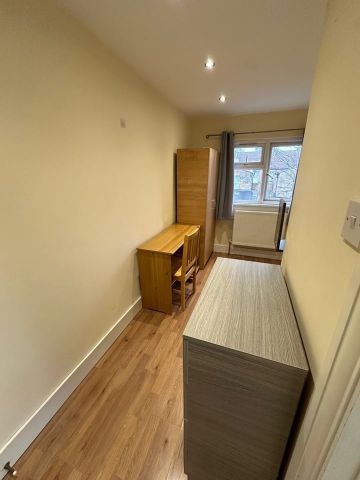 Room in a Shared Flat, Leslie Road, E11 - Photo 5