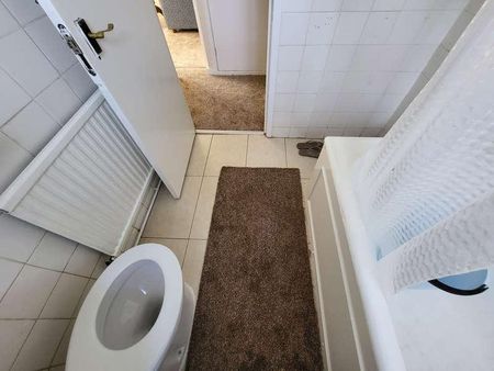 Lawn Gardens Luton, LU1 - Photo 2