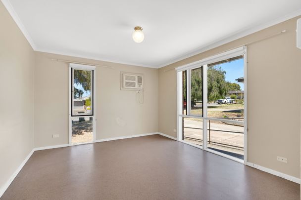 9 Charlotte Drive, Morphett Vale SA 5162 - House For Rent | Domain - Photo 1
