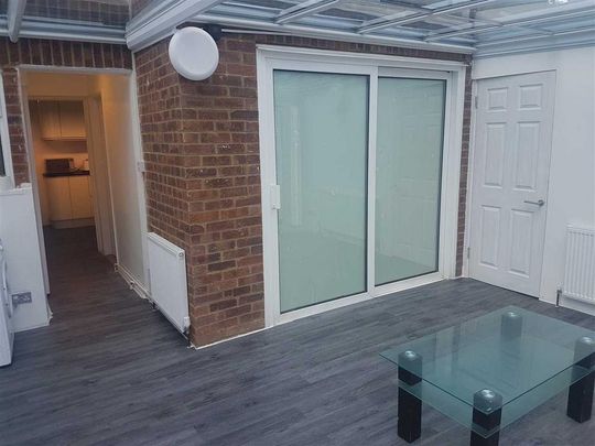 6 bedroom semi-detached house to rent - Photo 1