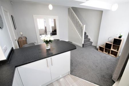 3 bedroom terraced house to rent - Photo 2