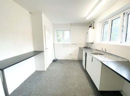 3 bedroom maisonette to rent - Photo 4