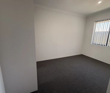 Stunning Brand-New Family Home in Sought-After Madora Bay - Photo 6