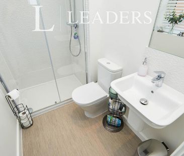 4 bedroom detached house to rent - Photo 2