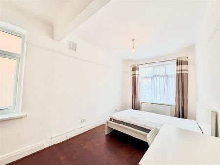 4 bedroom apartment to rent - Photo 3