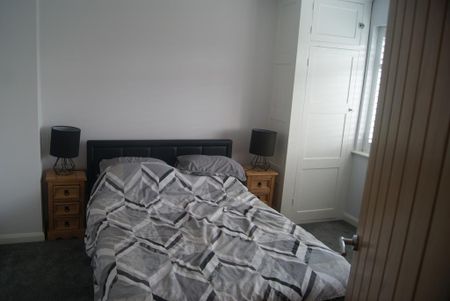 3 bedroom semi-detached house to rent - Photo 2