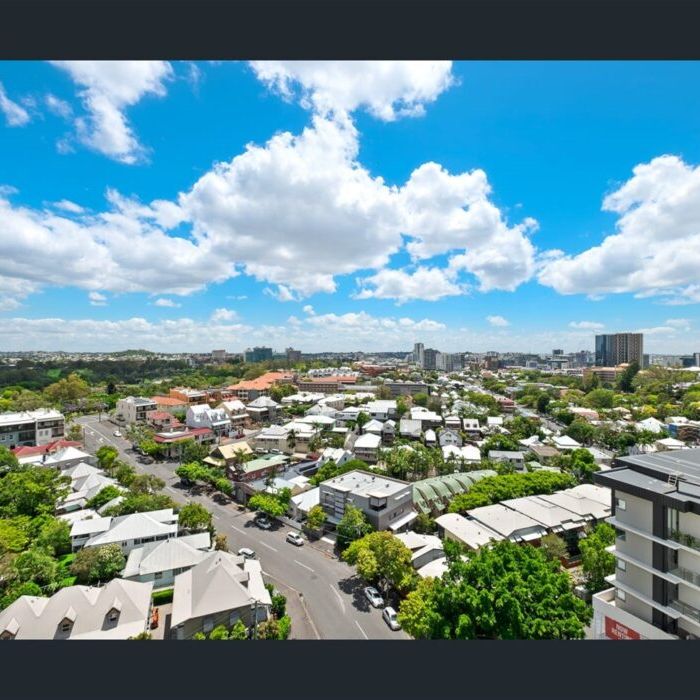 Unfurnished 2 Bedroom Apartment with City Views! - Photo 1