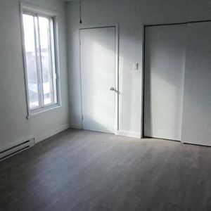 HOCHELAGA ET VIAU GRAND 6 1/2 3 GRANDES CHAMBRES FERMÉE - Photo 2