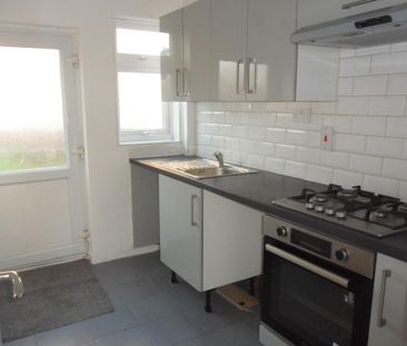 3 bedroom end of terrace house to rent - Photo 5