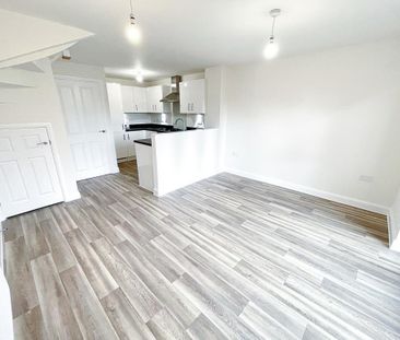 4 bedroom semi-detached house to rent - Photo 6