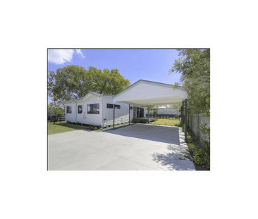 Stylish 4-Bedroom House in Vibrant Newtown - Photo 2