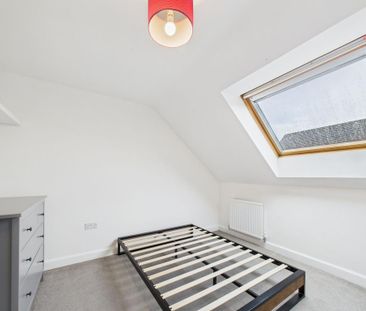 4 bedroom semi-detached house to rent - Photo 3