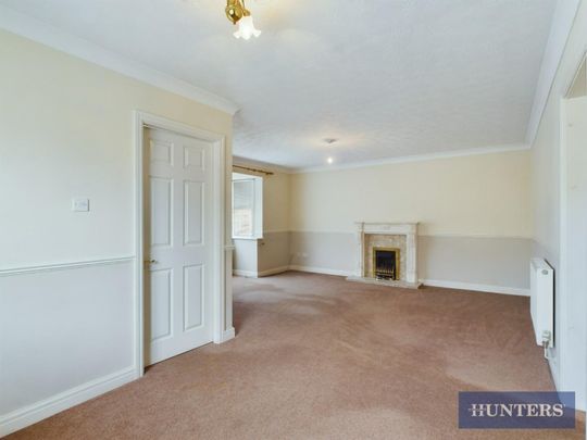 3 bedroom Bungalow To Let - Photo 1