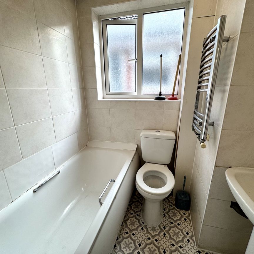 Willow Tree Lane, Greater London, UB4 - Photo 1