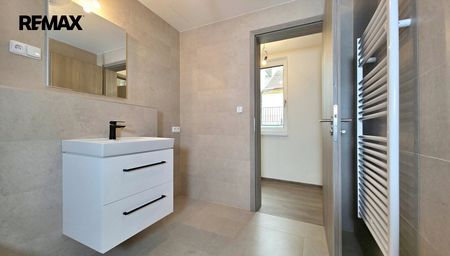 Pronájem bytu 2+kk 58 m² - Fotografie 3