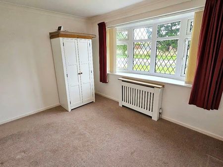 Tidebrook Gardens, Eastbourne - Two-Bedroom Detached Bungalow - Photo 5