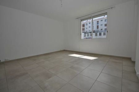 T3 LUMINEUX AVEC GARAGE - Photo 2