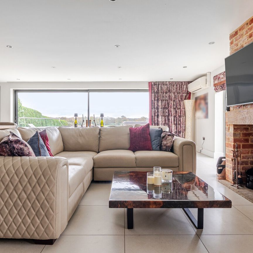 5 bedroom detached house to rent - Photo 1