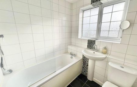 2 bedroom end of terrace house to rent - Photo 4