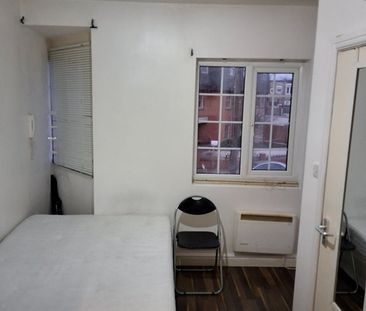 Studio Flat, Heather Gardens, NW11 - Photo 1