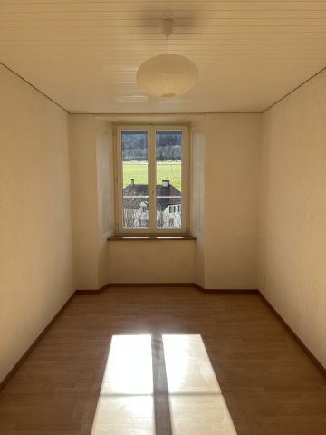 Sonvilier, beautiful 3.5 room apartment on the 2nd floor with modern kitchen - Photo 2