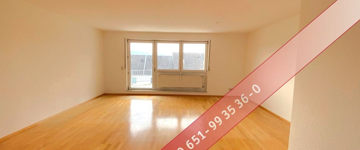 Frisch renovierte 4-Zimmer-Wohnung mit Balkon, Keller und Tiefgaragenstellplatz in Trier Tarforst !! - Photo 1