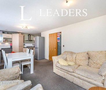 1 bedroom in a flat share to rent - Photo 2