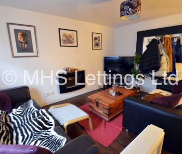 3 Bedroom Mid Terraced House for rent in Harold View - Photo 1