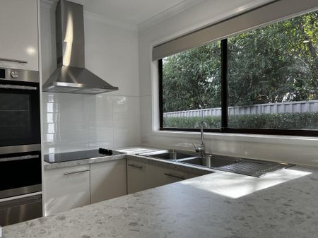 Beautifully Renovated three Bedroom Townhouse - Photo 2