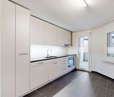 Spacious penthouse apartment with high-quality equipment in Muttenz - Photo 4