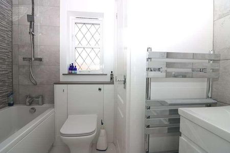 Kingston Avenue, Shoeburyness, Southend-on-sea, Essex, SS3 - Photo 5