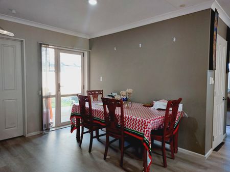 Spacious 3-Bedroom Home with Double Garage – Shirley Road - Photo 3