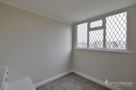 3 bedroom semi-detached house to rent - Photo 4