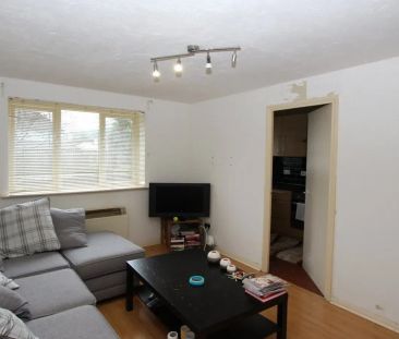 Cherry Blossom Close, Palmers Green, London, N13 - Photo 4