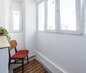 Inchiriez ap 2 camere, semi-decom, renovat, sector 6, 400 Euro/luna - Photo 2