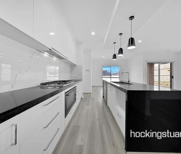 Beautiful family home in heart of Wallan - Photo 2