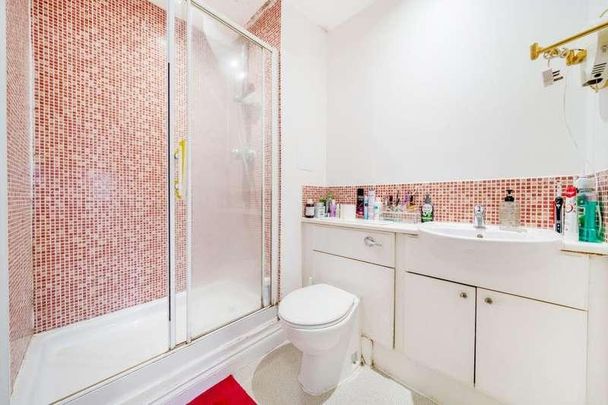 Sunbury, Sunbury-on-thames, TW16 - Photo 1