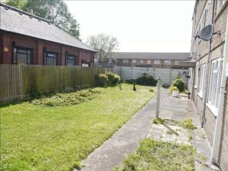 1 Bed Flat, London, E16 - Photo 2