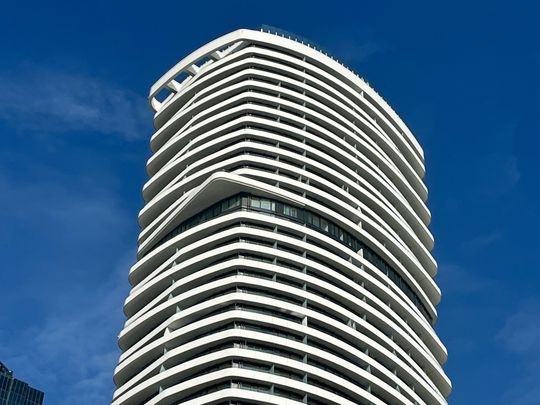 DANUBEFLATS: Attraktiv möbliertes Apartment mit tollem Balkon - Pool, Sauna, Gym, Lounges, Billa - Photo 1