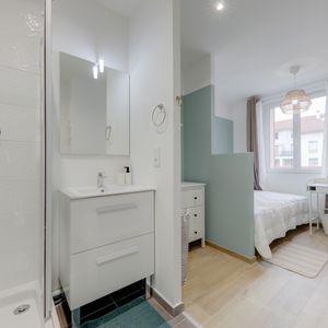 GABILLOT Roommate 4 Bedrooms at Lyon 3e - Photo 3