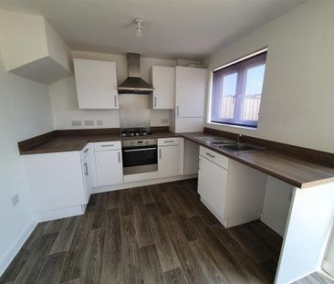 3 bedroom semi-detached house to rent - Photo 4