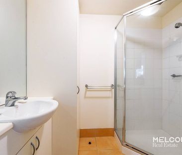 COLLEGE SQUARE ONE BEDROOM, ONE BATHROOM - FURNISHED - Photo 5