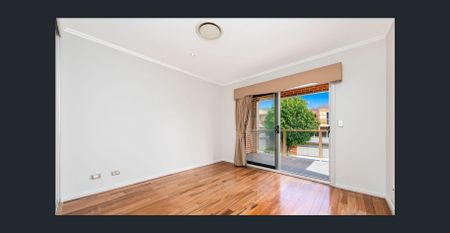 4 BEDROOM 1 STUDY TOWN HOSE IN RESORT COMPLEX - CROYDON - Photo 4