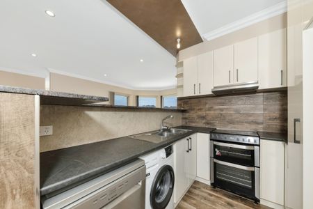 Charming Home in Prestigious O'Malley - Photo 2